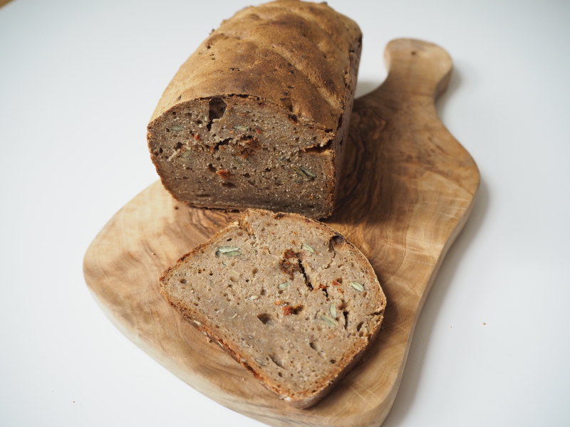 goodblog: Brot selbstgemacht mit Frischkäse und Kresse - und Orchidee