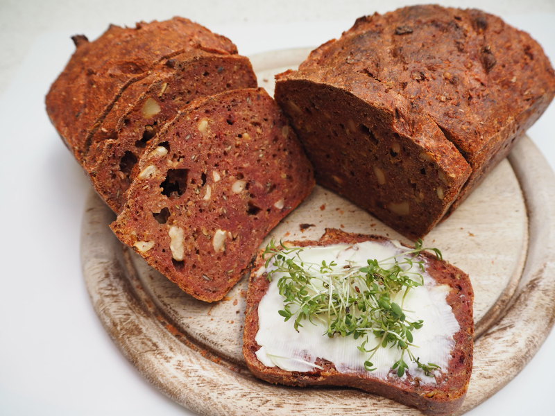 goodblog in der NEUEN Vorarlberger Tageszeitung zu Ostern: Färben mit natürlichen Farben - Rotes Brot
