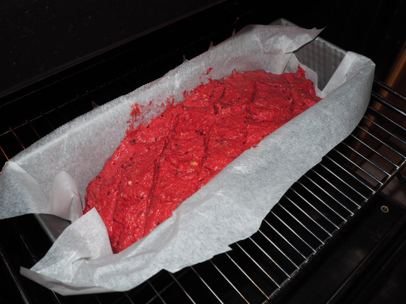 goodblog in der NEUEN Vorarlberger Tageszeitung zu Ostern: Färben mit natürlichen Farben - Rotes Brot